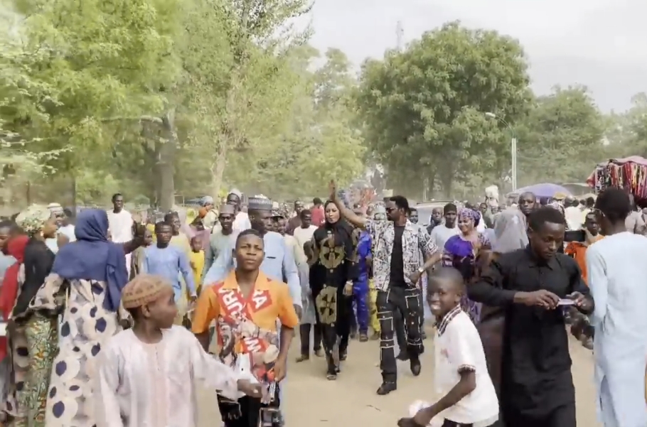 Hausa artist performing with phone cameras and fans